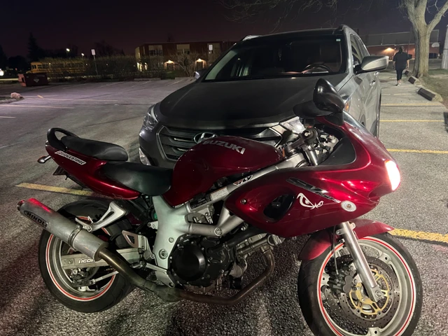 2001 Suzuki, 38 000 km, dovoz Kanada — foto 5 z 5