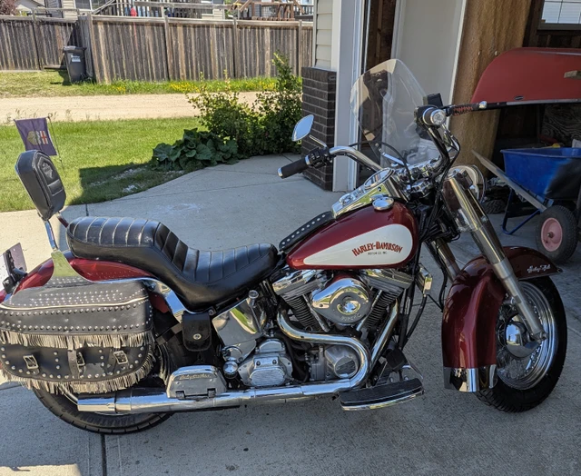 1990 Harley-Davidson, červená, 39 561 km, dovoz Kanada — foto 4 z 5