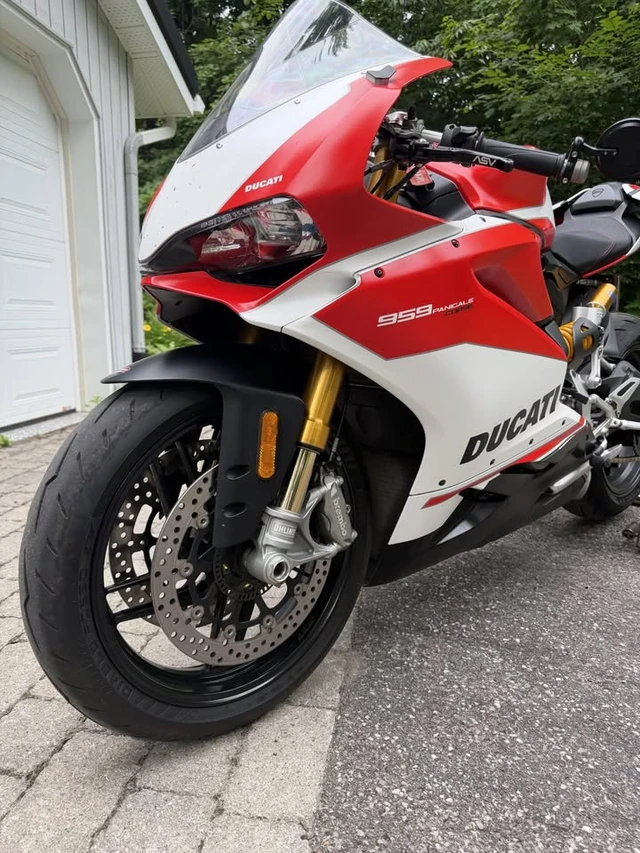 2018 Ducati, 20 000 km, dovoz Kanada — foto 1 z 4 2018 Ducati, 20 000 km, dovoz Kanada — foto 1 z 4