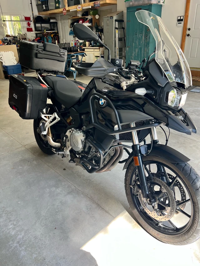 2023 BMW, 8 217 km, dovoz Kanada — foto 2 z 5