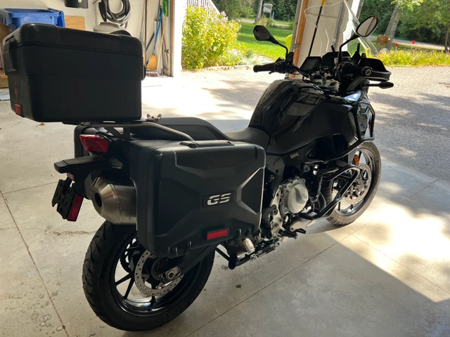 2023 BMW, 8 217 km, dovoz Kanada — foto 3 z 5