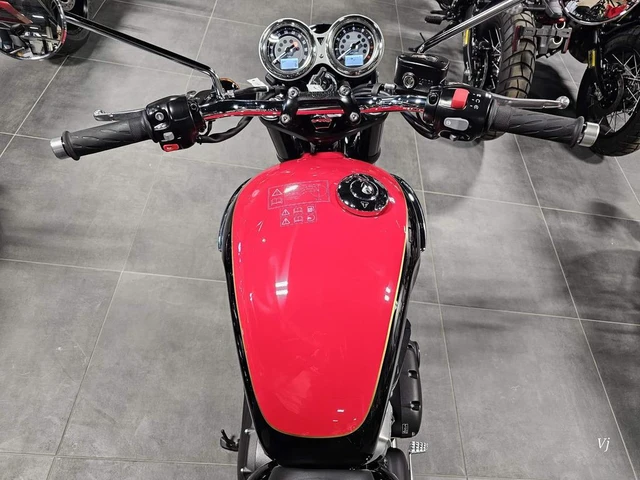 2026 Triumph, dovoz Kanada — foto 4 z 5