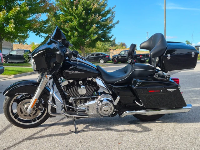 2013 Harley-Davidson, 32 000 km, dovoz Kanada — foto 3 z 5