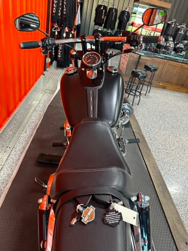 2017 Harley-Davidson, 16 666 km, dovoz Kanada — foto 4 z 5