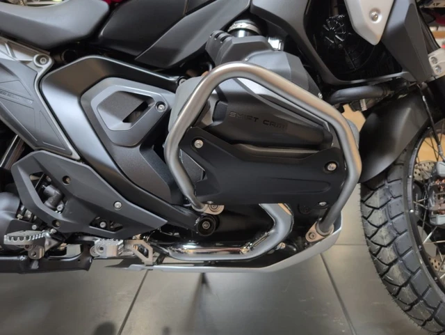 2026 BMW, červená, 12 km, dovoz Kanada — foto 3 z 5