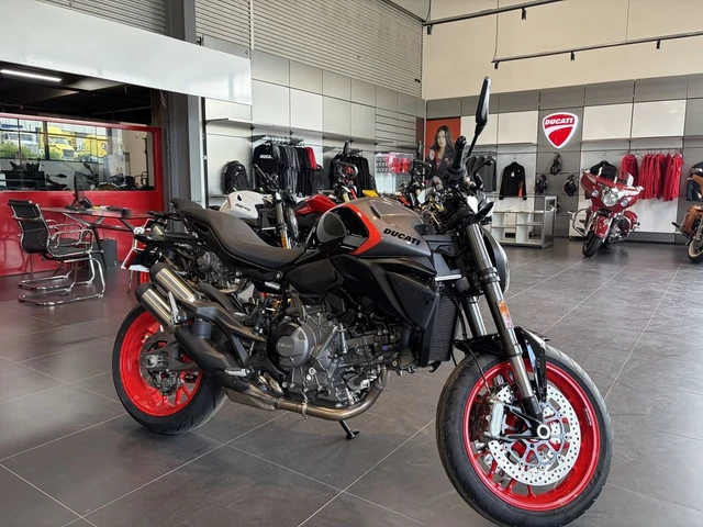 2027 Ducati, 1 km, dovoz Kanada — foto 1