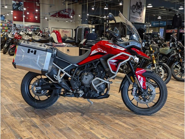 2021 Triumph, červená, 13 395 km, dovoz Kanada — foto 2 z 5