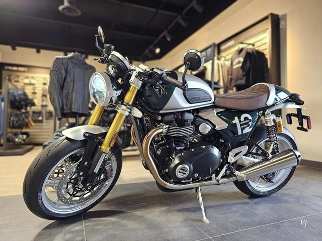 2027 Triumph, 1 km, dovoz Kanada — foto 2 z 5
