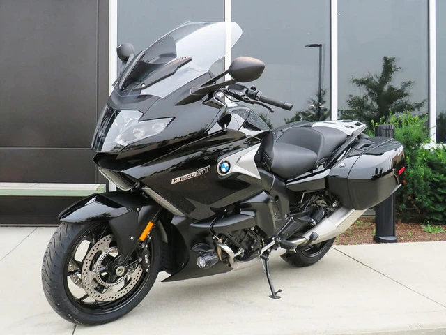 2026 BMW, černá, 1 km, dovoz Kanada — foto 2 z 5