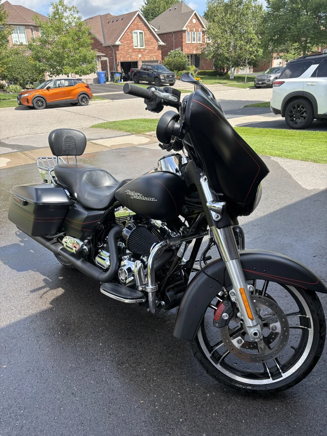 2015 Harley-Davidson, 20 173 km, dovoz Kanada — foto 4 z 5