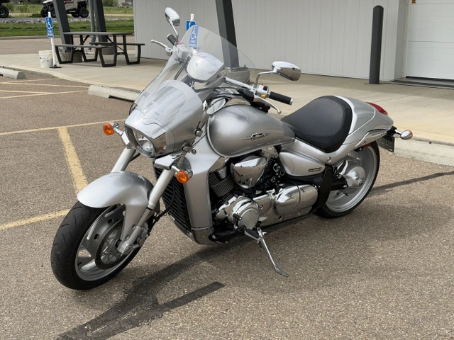 2006 Suzuki, červená, 7 123 km, dovoz Kanada — foto 2 z 5