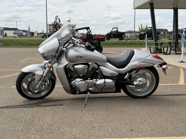 2006 Suzuki, červená, 7 123 km, dovoz Kanada — foto 3 z 5