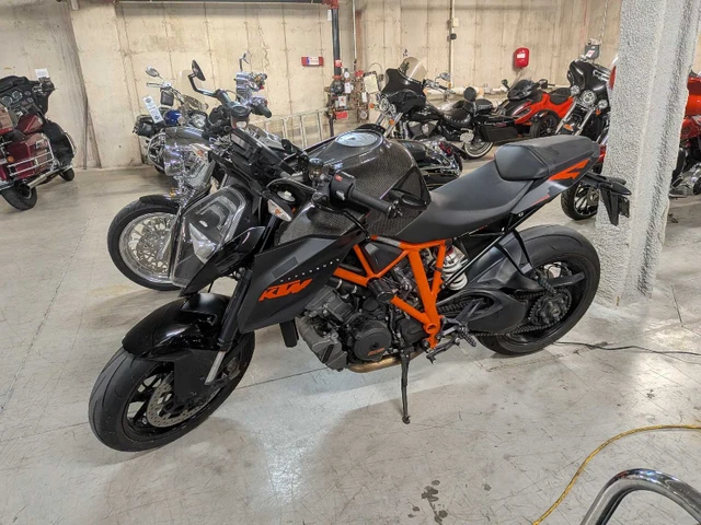 2016 KTM, 28 000 km, dovoz Kanada — foto 3 z 5