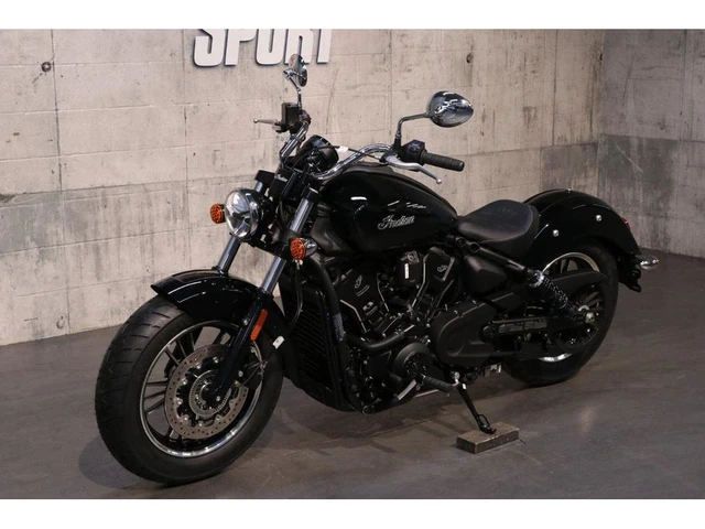 2025 Indian, dovoz Kanada — foto 2 z 5