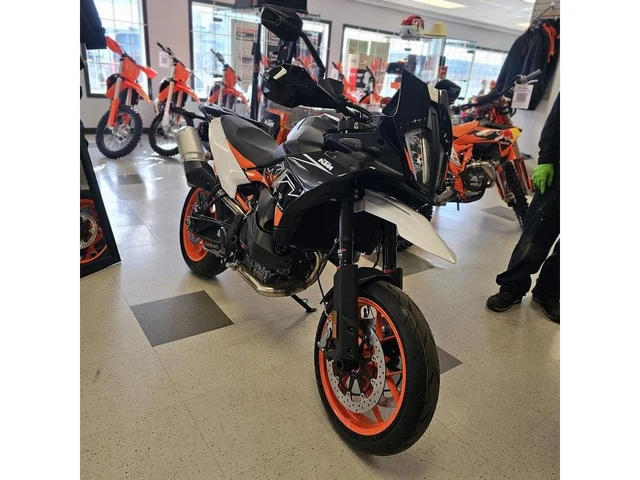 2024 KTM, dovoz Kanada — foto 3 z 5