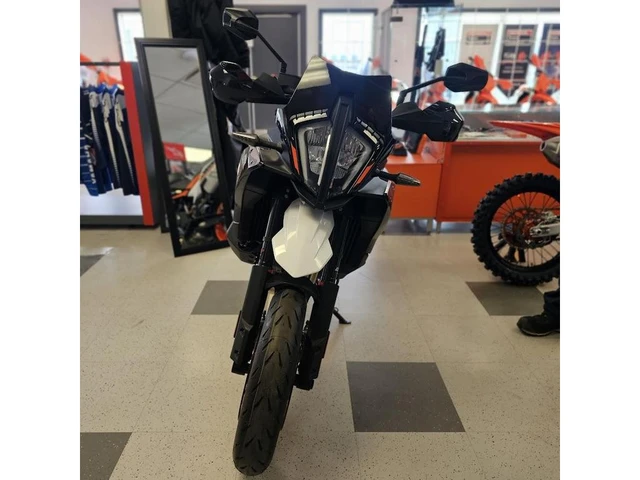 2024 KTM, dovoz Kanada — foto 4 z 5