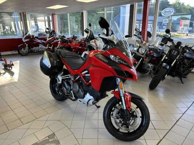 2015 Ducati, 26 500 km, dovoz Kanada — foto 3 z 5