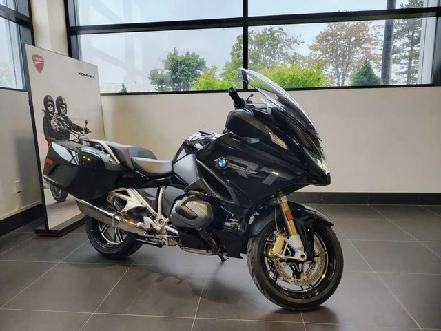 2024 BMW, černá, 2 743 km, dovoz Kanada — foto 2 z 5
