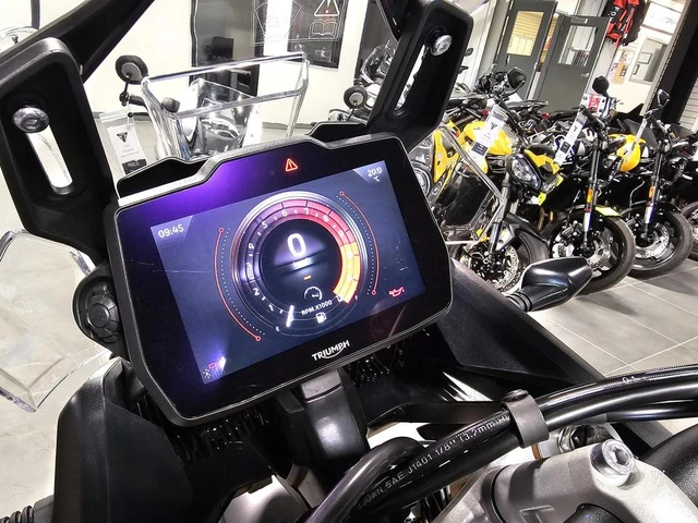 2026 Triumph, dovoz Kanada — foto 3 z 5