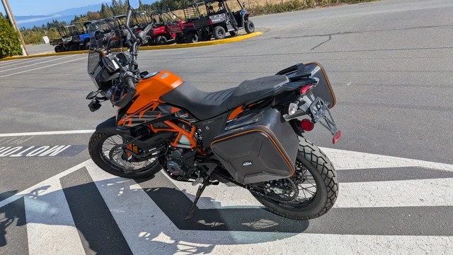 2024 KTM, 2 571 km, dovoz Kanada — foto 3 z 5