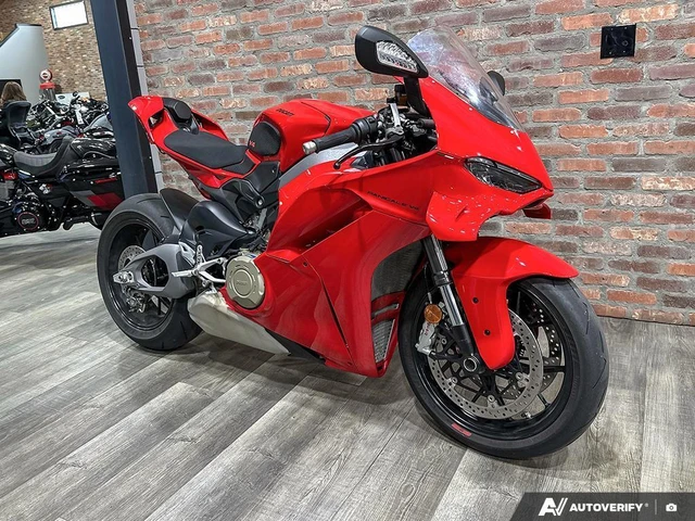 2025 Ducati, 8 892 km, dovoz Kanada — foto 4 z 5