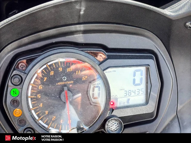 2012 Suzuki, 38 435 km, dovoz Kanada — foto 4 z 5