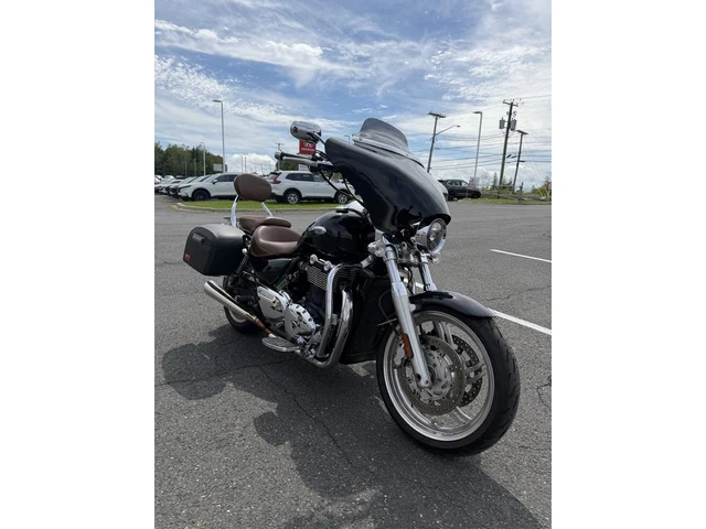 2011 Triumph, 54 400 km, dovoz Kanada — foto 4 z 5