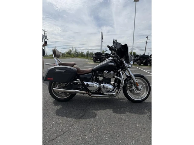 2011 Triumph, 54 400 km, dovoz Kanada — foto 5 z 5