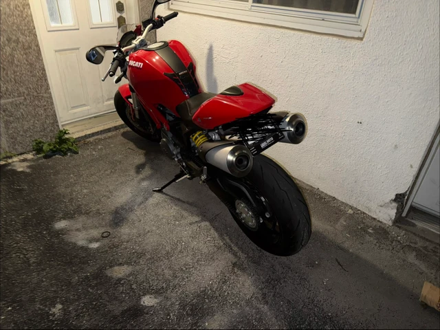 2011 Ducati, 28 000 km, dovoz Kanada — foto 2 z 5