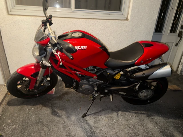 2011 Ducati, 28 000 km, dovoz Kanada — foto 3 z 5