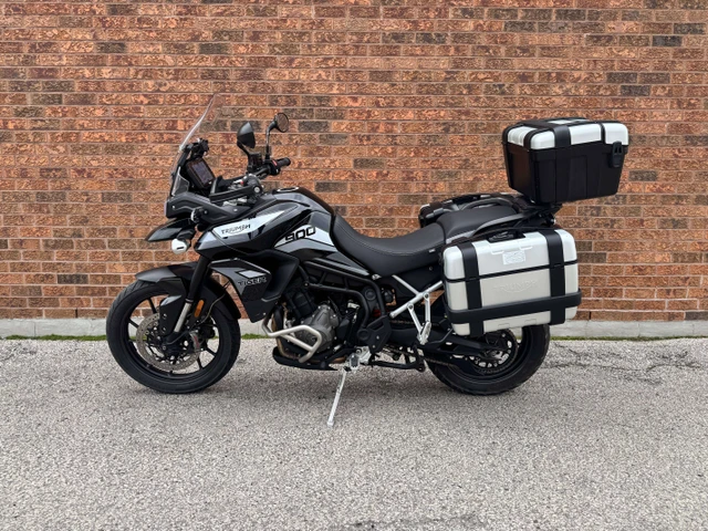 2021 Triumph, 17 000 km, dovoz Kanada — foto 2 z 5