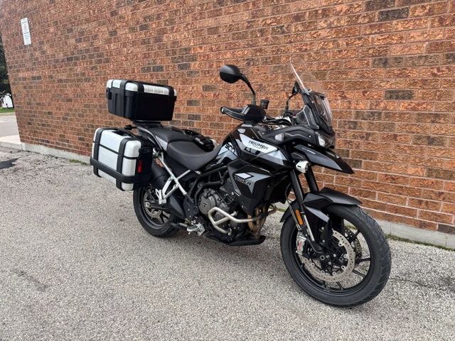 2021 Triumph, 17 000 km, dovoz Kanada — foto 3 z 5