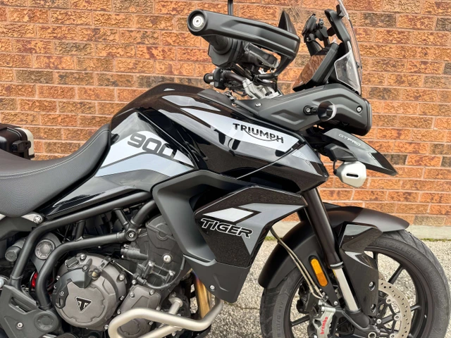 2021 Triumph, 17 000 km, dovoz Kanada — foto 5 z 5