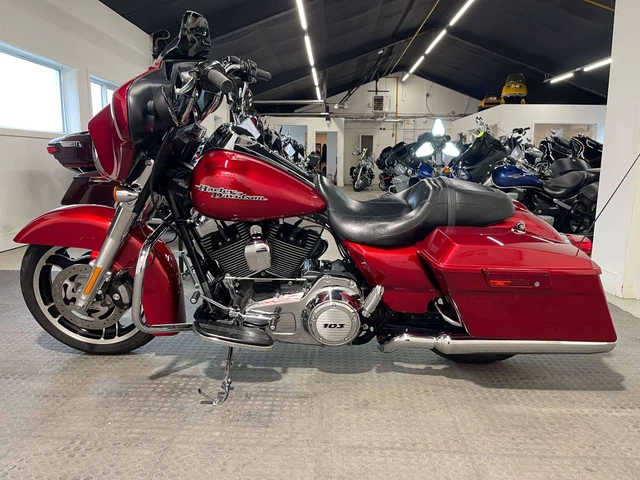2013 Harley-Davidson, 25 102 km, dovoz Kanada — foto 3 z 5