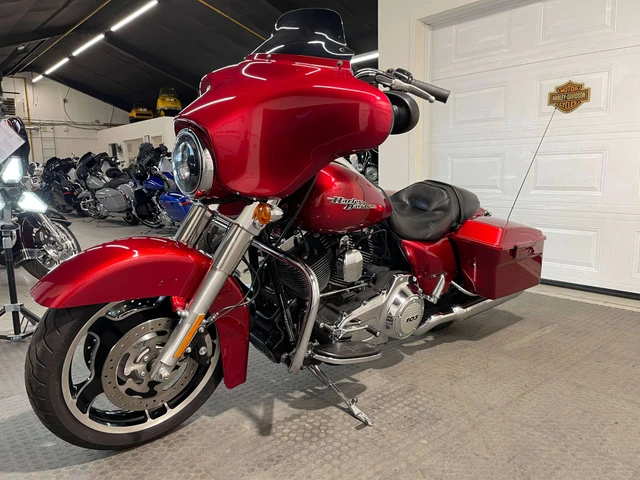 2013 Harley-Davidson, 25 102 km, dovoz Kanada — foto 4 z 5