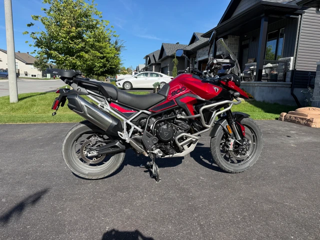 2024 Triumph, 11 000 km, dovoz Kanada — foto 2 z 5