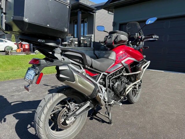 2024 Triumph, 11 000 km, dovoz Kanada — foto 3 z 5