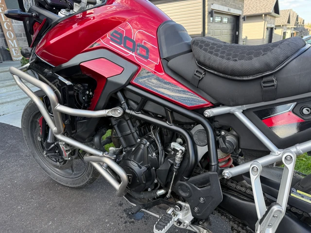 2024 Triumph, 11 000 km, dovoz Kanada — foto 4 z 5