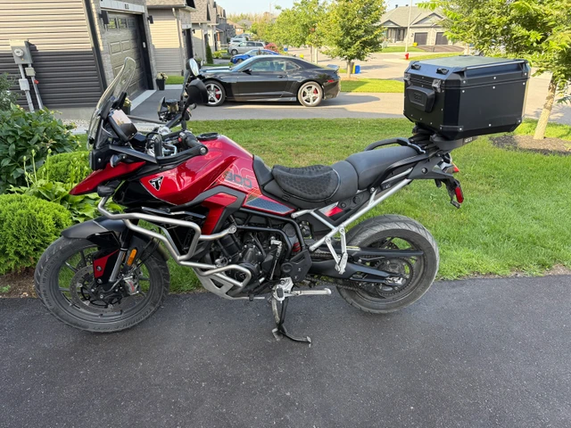 2024 Triumph, 11 000 km, dovoz Kanada — foto 5 z 5