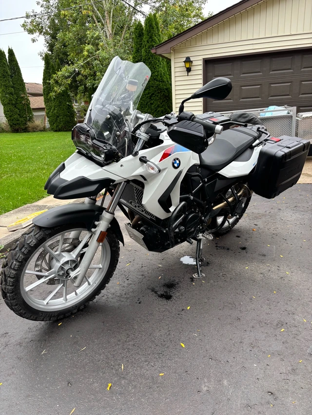 2008 BMW, 49 700 km, dovoz Kanada — foto 2 z 5