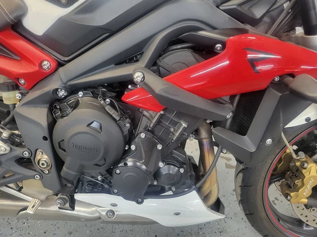2016 Triumph, bílá, 17 704 km, dovoz Kanada — foto 3 z 5