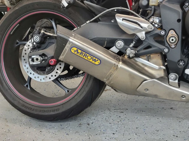 2016 Triumph, bílá, 17 704 km, dovoz Kanada — foto 4 z 5