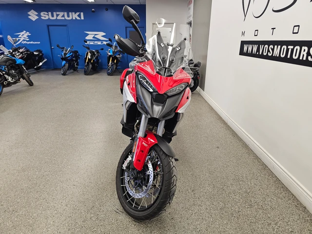 2024 Ducati, 4 284 km, dovoz Kanada — foto 3 z 5