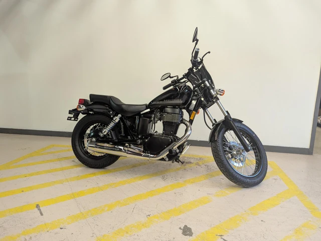 2017 Suzuki, 1 800 km, dovoz Kanada — foto 1 z 5 2017 Suzuki, 1 800 km, dovoz Kanada — foto 1 z 5