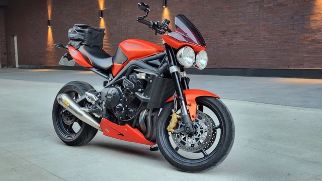 2009 Triumph, 28 000 km, dovoz Kanada — foto 1 z 5 2009 Triumph, 28 000 km, dovoz Kanada — foto 1 z 5