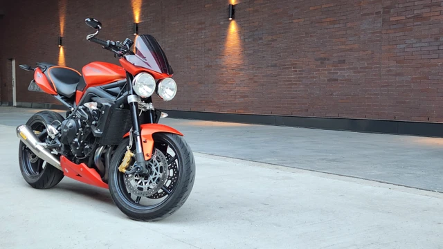 2009 Triumph, 28 000 km, dovoz Kanada — foto 2 z 5