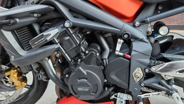 2009 Triumph, 28 000 km, dovoz Kanada — foto 4 z 5