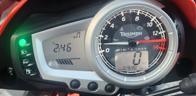 2009 Triumph, 28 000 km, dovoz Kanada — foto 5 z 5