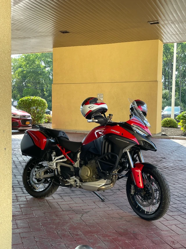 2021 Ducati, 17 300 km, dovoz Kanada — foto 2 z 4