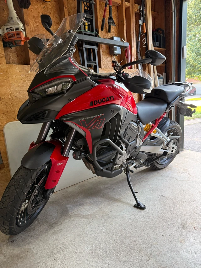 2021 Ducati, 17 300 km, dovoz Kanada — foto 3 z 4